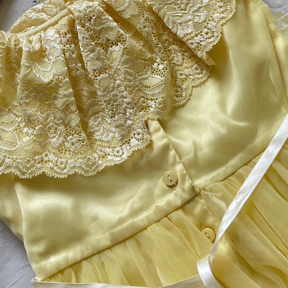 Fresh Yellow Belle Dress with Lace detailing- Girls - 4–5years - Used - Picture 7 of 13